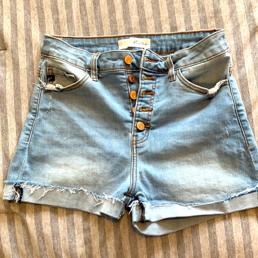 Light denim high-wasted shorts